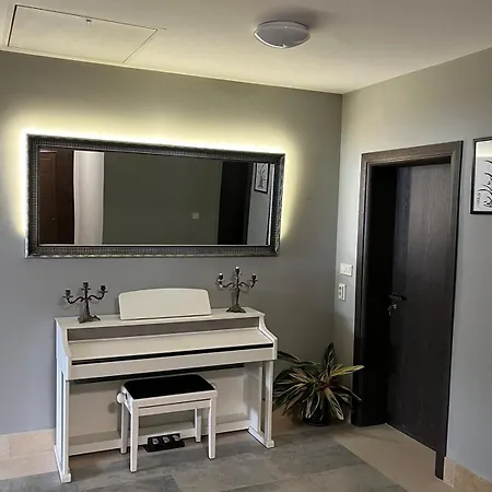 сютка View Penthouse דירה