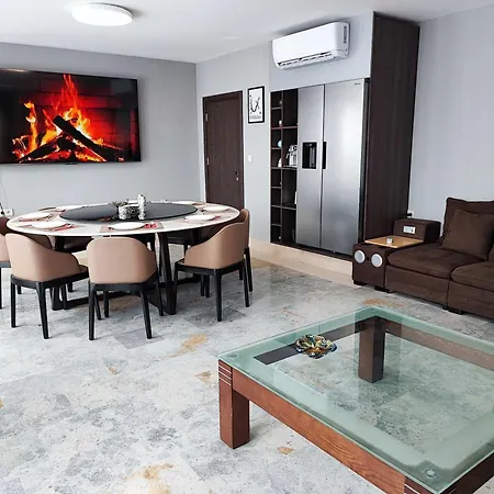 сютка View Penthouse דירה